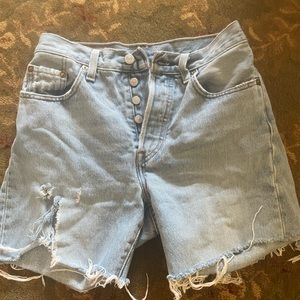 WOW! Fantastic Levi's premium cut off jeans shorts! Size 25!!